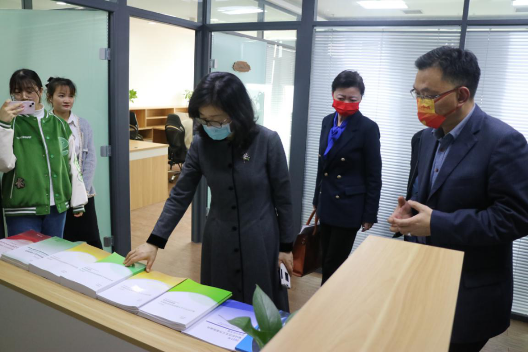 省教育廳副廳長毛杰到河南省教育人才學會調研